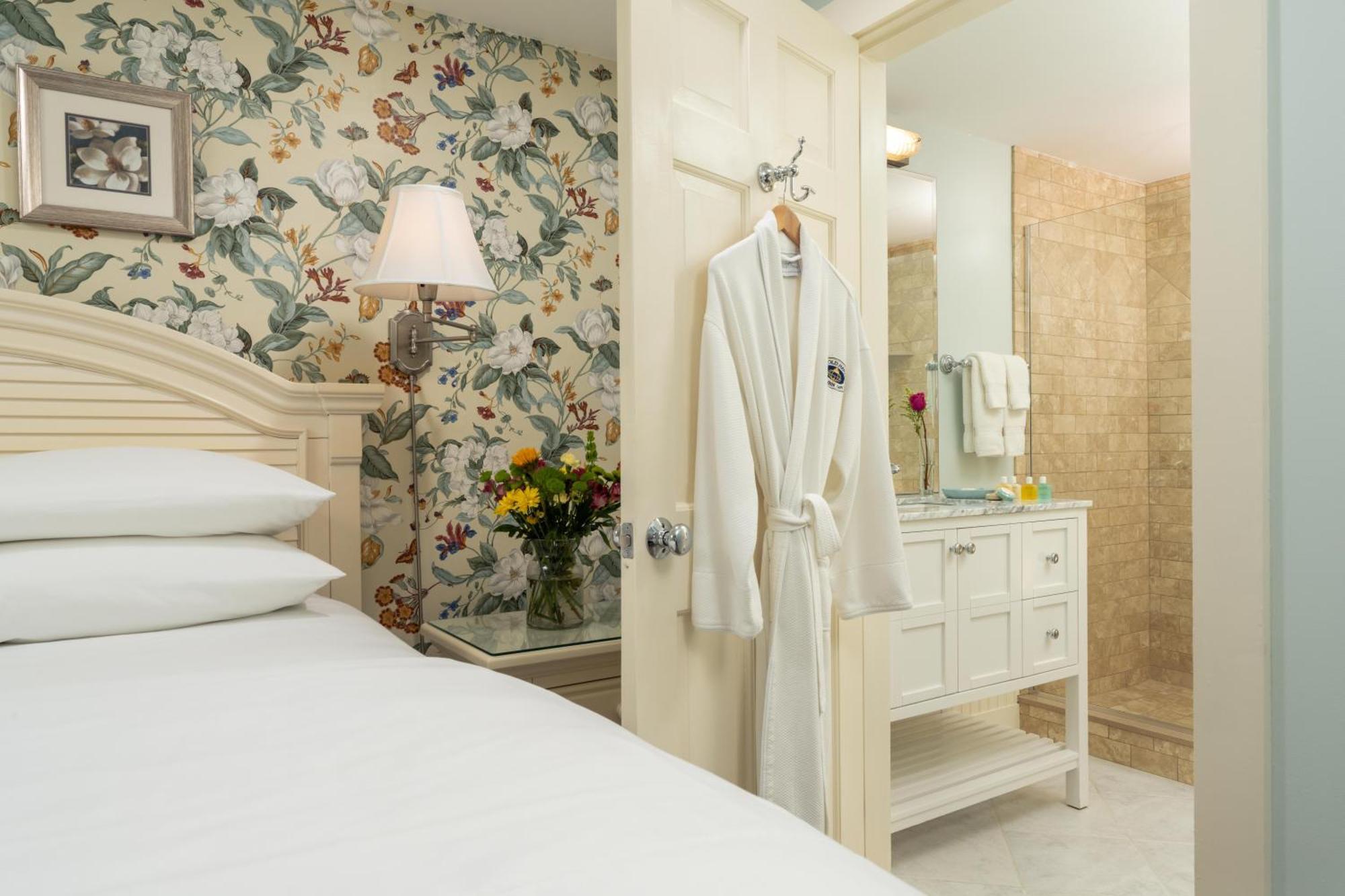 Old Harbor Inn Chatham Room photo