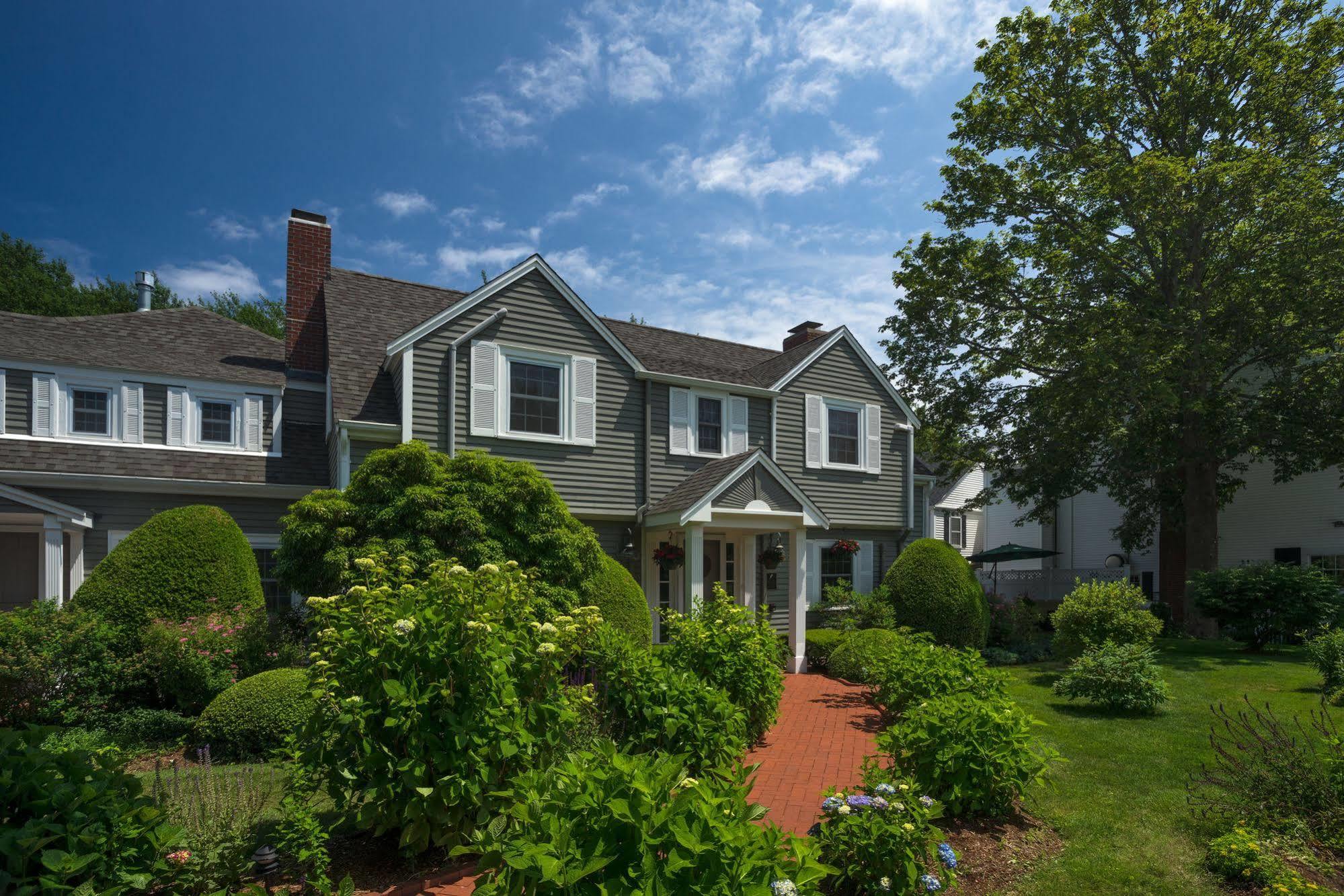 Old Harbor Inn Chatham Exterior photo
